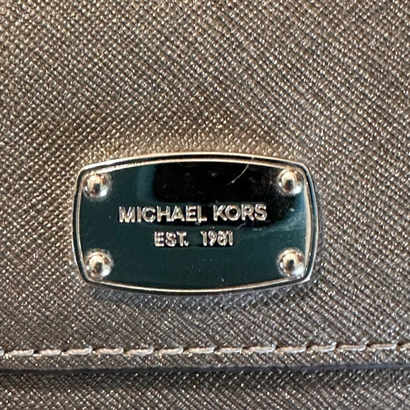 Michael Kors Metallic Silver Women's Jetset Travel Wallet 7.5 X 3.5 - Picture 2 of 12